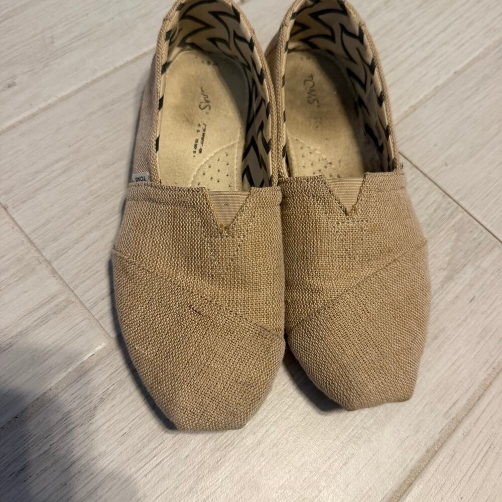 TOMS Classic Canvas Slip-On Flats – Women’s Size 6.5 – Natural Beige